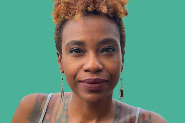 Headshot of Akilah Richards against a teal background